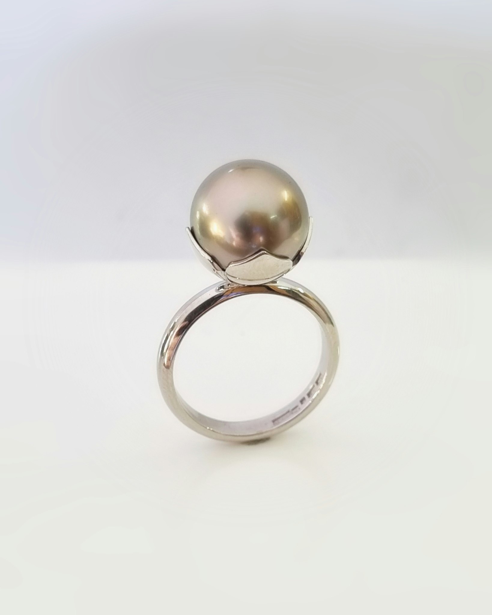 Miss BonBon - Exklusiv Tahitipärlring i 18K vitguld