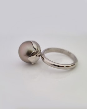 Miss BonBon - Exklusiv Tahitipärlring i 18K vitguld