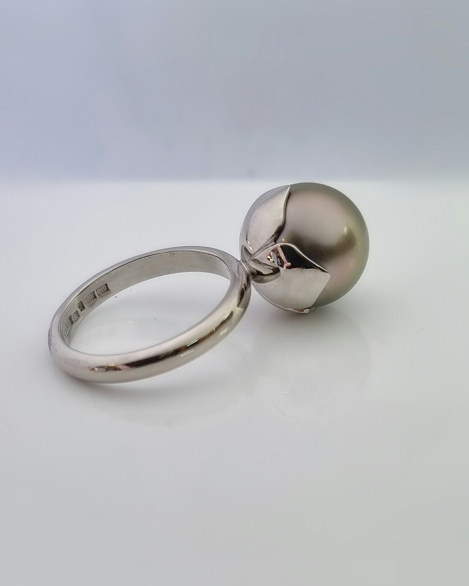 Miss BonBon - Exklusiv Tahitipärlring i 18K vitguld
