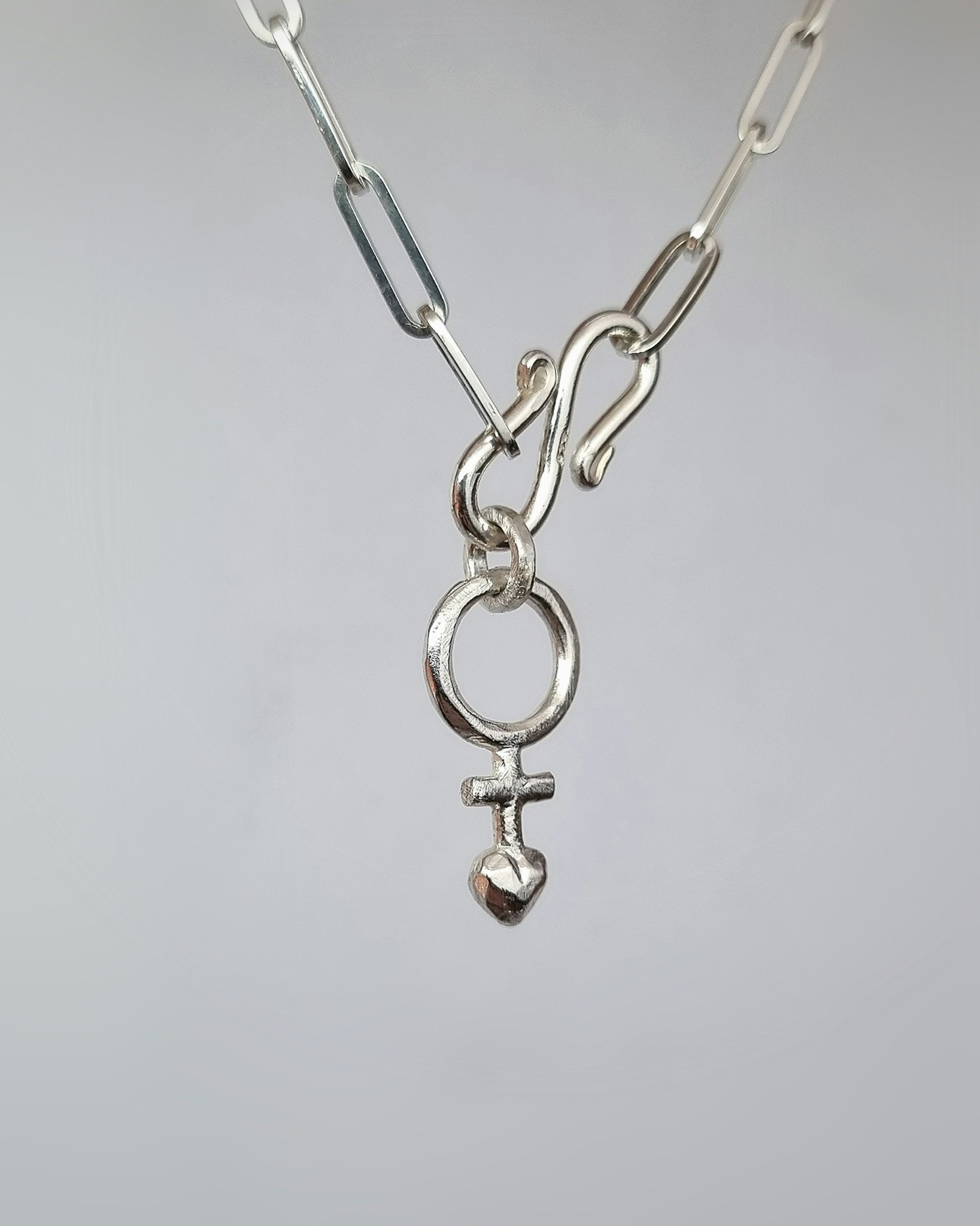 Love & Feminism - Armband / choker 40 cm