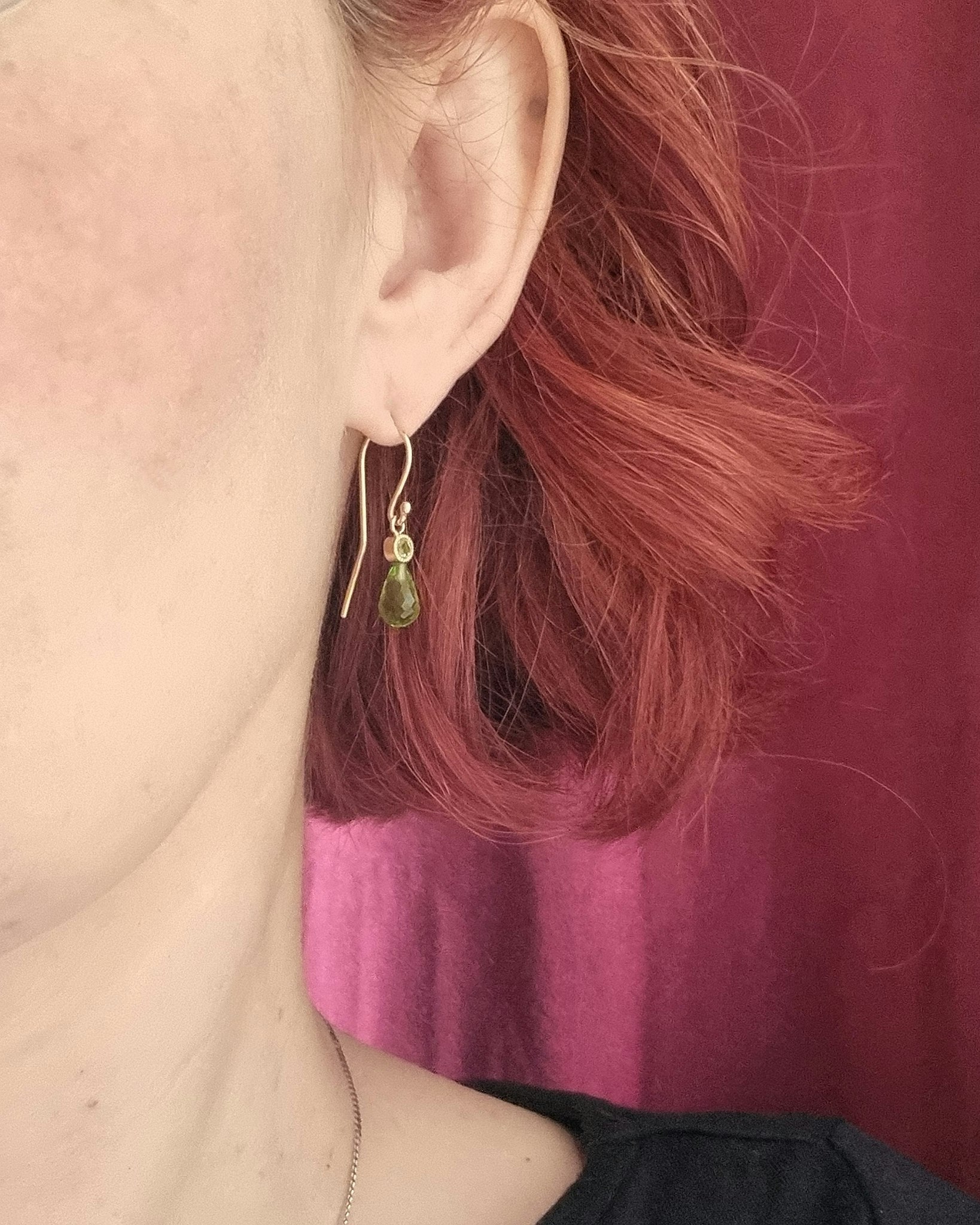 Peridot med Peridot- örhängen i 18K