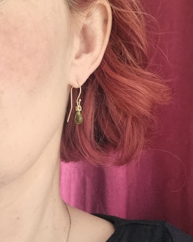 Peridot med Peridot- örhängen i 18K