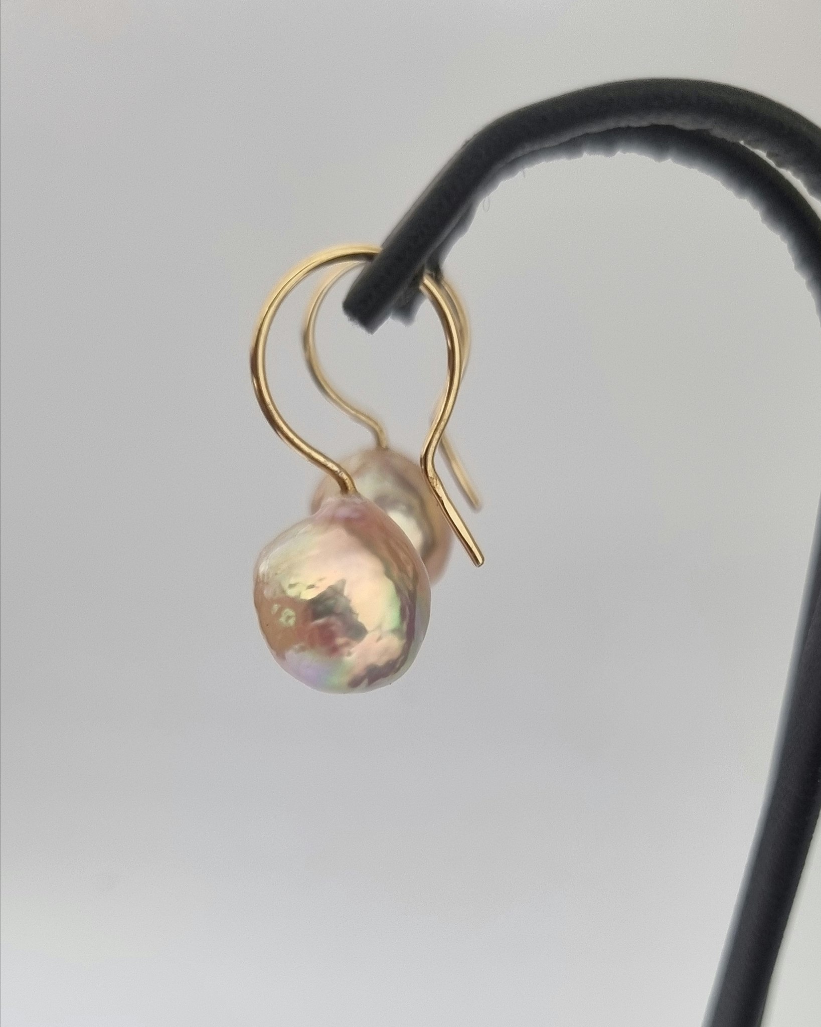 Sötvattenspärlor med unicornlook - örhängen i 18K guld