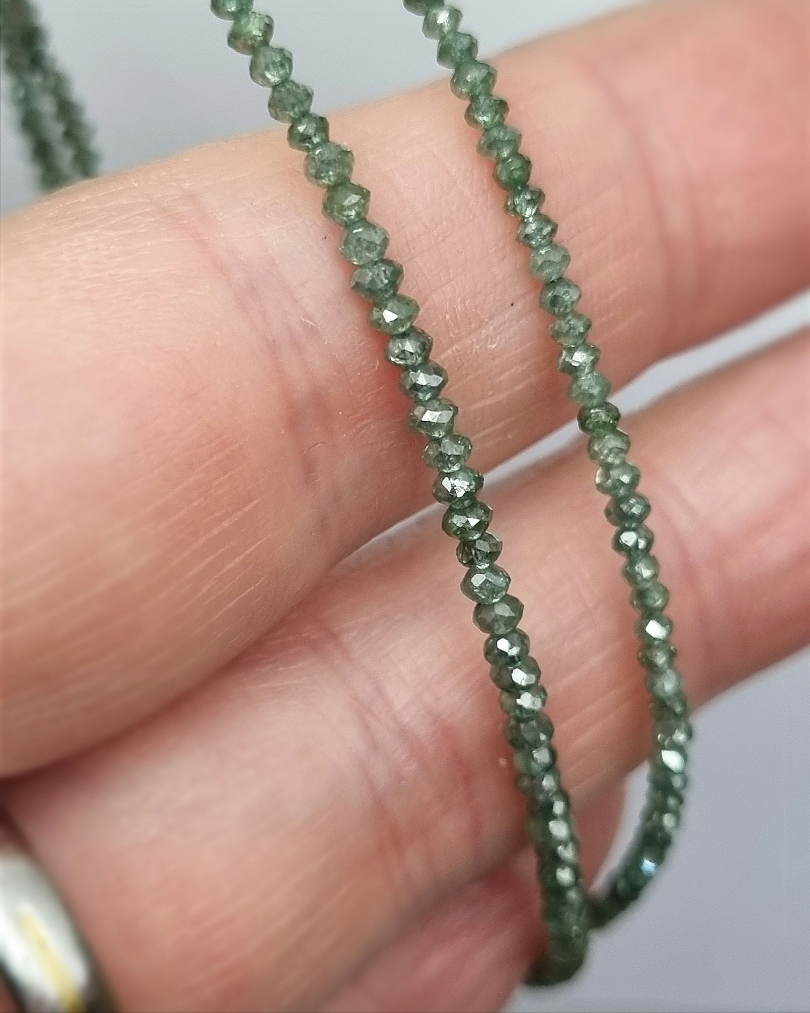 Ljusgrönblått gnistrigt Diamantcollier - 16 ct