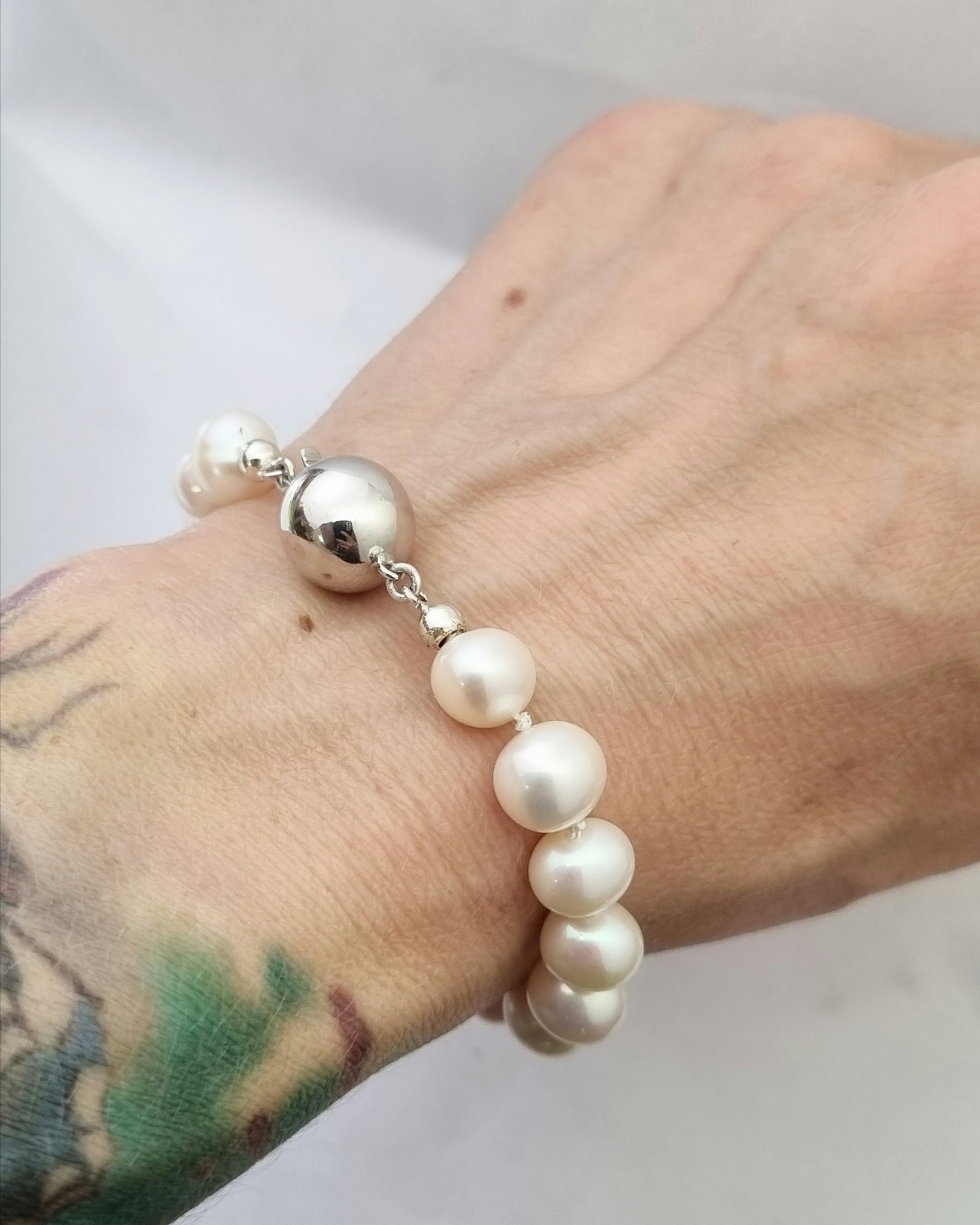 Pärlarmband med vita Sötvattenspärlor 9,5-10 mm - 18 cm