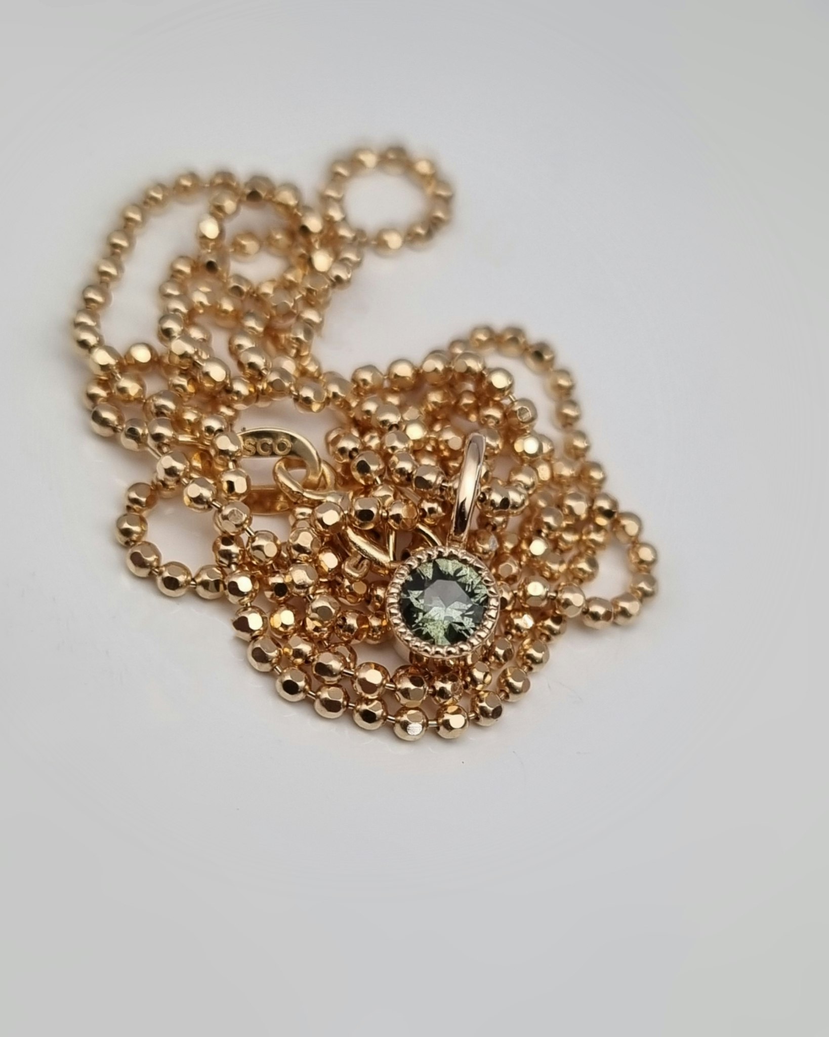 Grön glittrig Safir - hänge i 18K