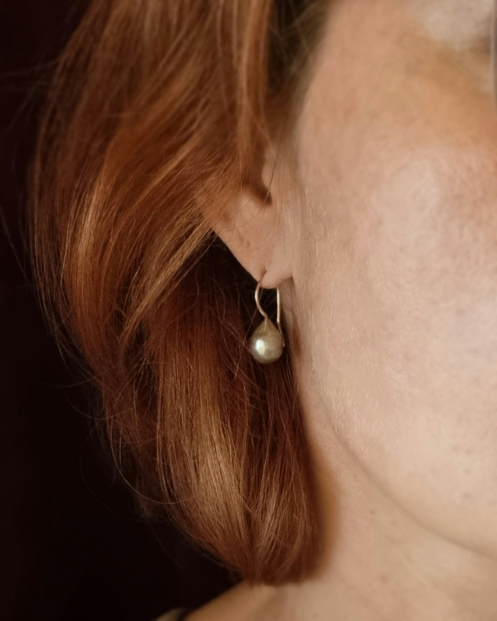 Ljusa Tahitidroppar - örhängen i 18 K guld