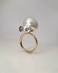 Filur - Ring i 18 K med söderhavspärla och diamanter