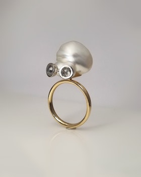Filur - Ring i 18 K med söderhavspärla och diamanter
