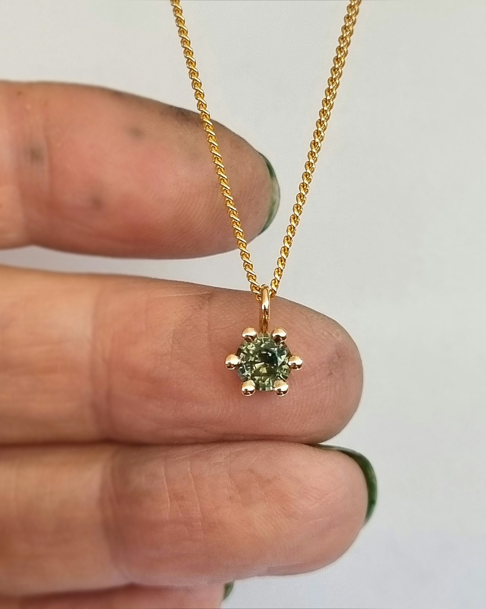 Precious six - hängsmycke med grön Safir