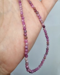 Glittrigt rosa Safircollier - 42 cm