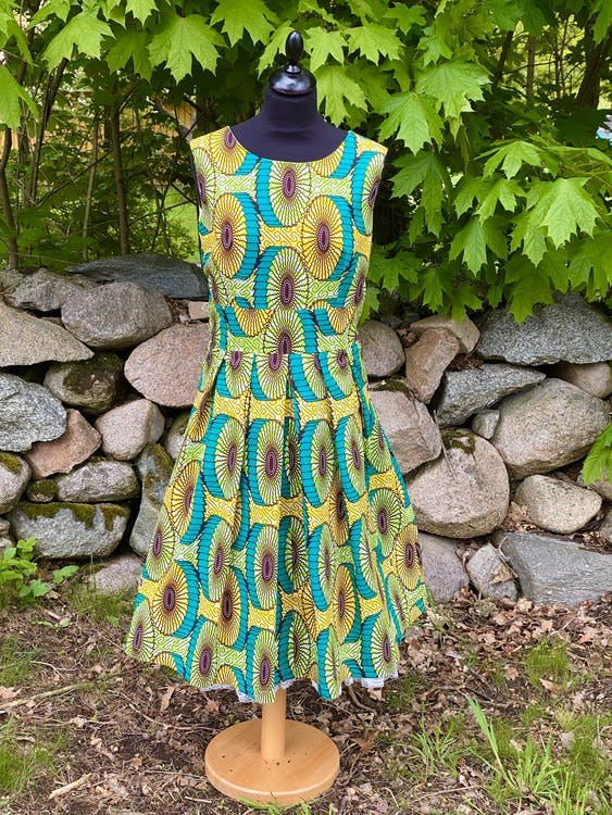Härligt mönstrad klänning med vidd, modell 50/60-tal från K.Sabel Unika Kläder