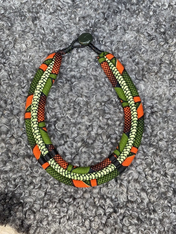 Halsband "Trippel" Grön/rost dominans