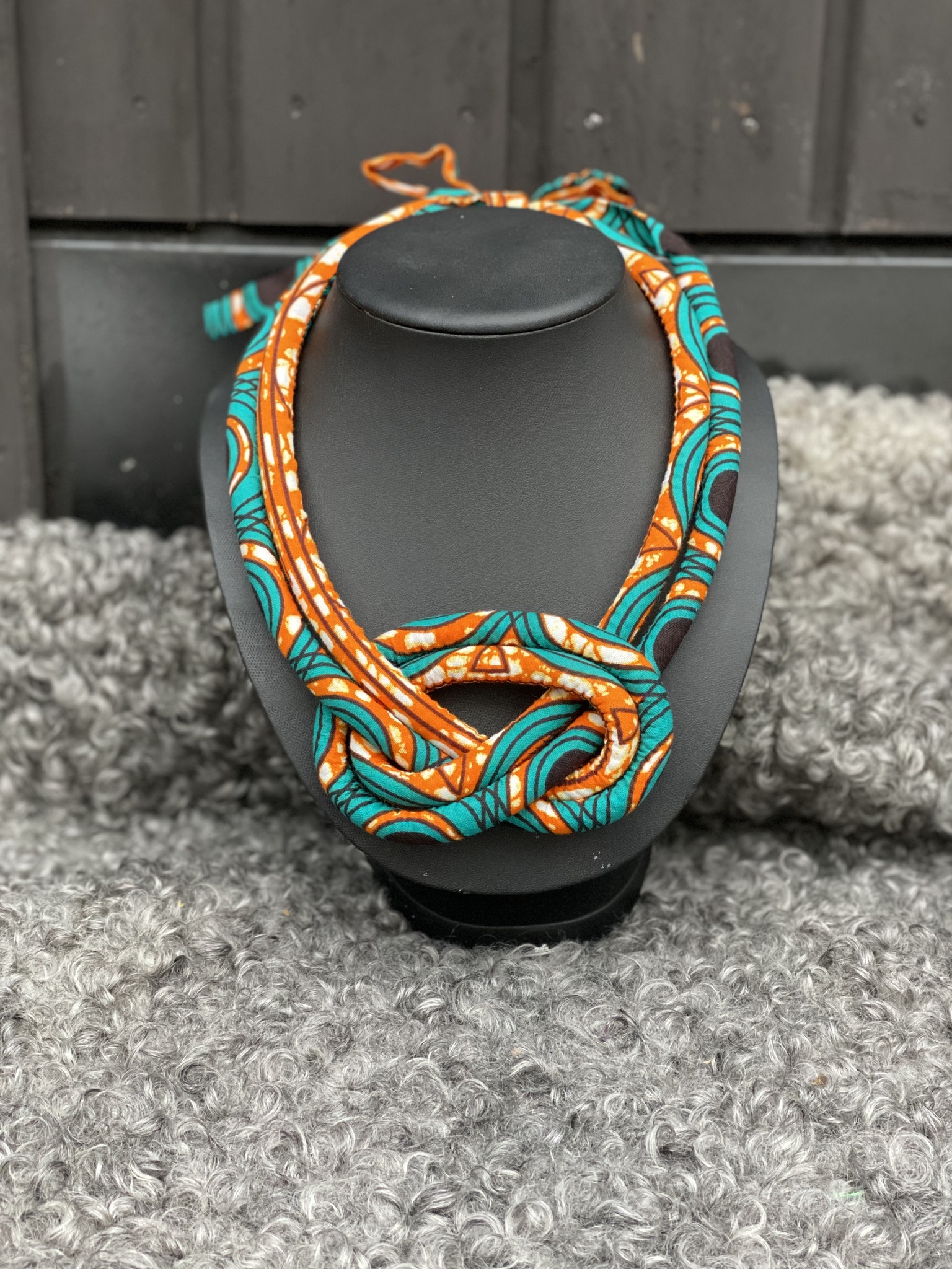 Halsband med knut orange/turkos