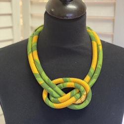 Dubbelt halsband med knut gul/grön