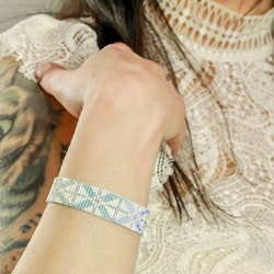 The Chain in Ombre - Bracelet with Palestinian Tatreez Pattern