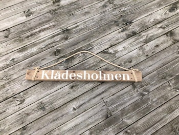 Klädesholmen - skylt av drivved