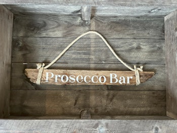 Prosecco Bar - skylt av drivved