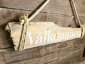 Välkommen - skylt av drivved