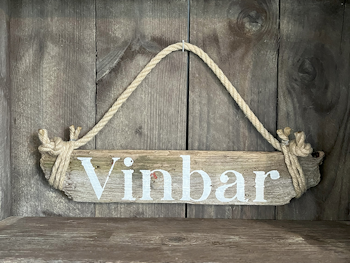 Vinbar - skylt av drivved