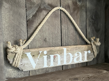 Vinbar - skylt av drivved