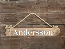 Andersson - skylt av drivved