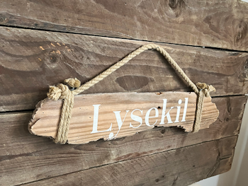 Lysekil - skylt av drivved