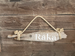 Räka - skylt av drivved