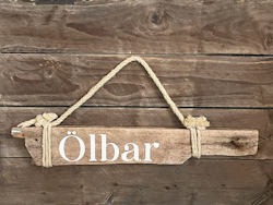 Ölbar - Fredag!  Vändbar skylt av drivved
