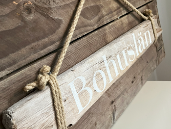 Bohuslän - skylt av drivved