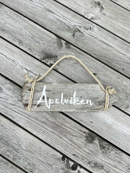 Apelviken/Varberg - skylt av drivved