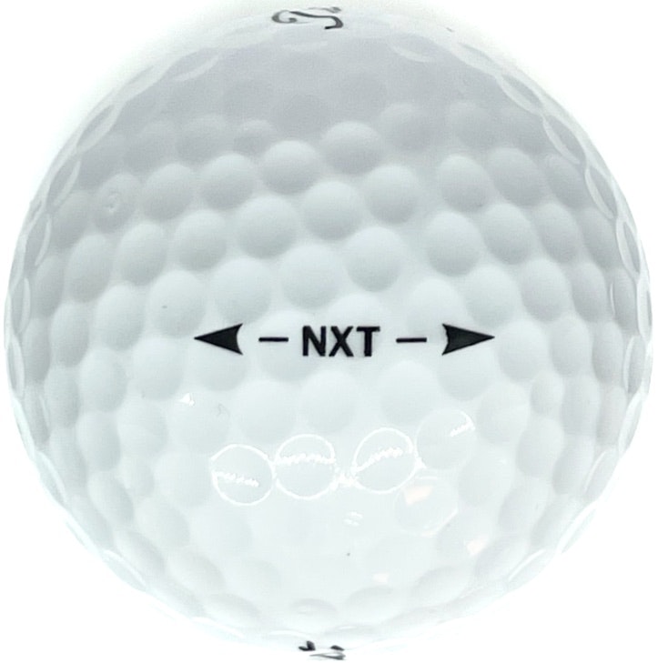 Detta är en vit golfboll, Titleist NXT