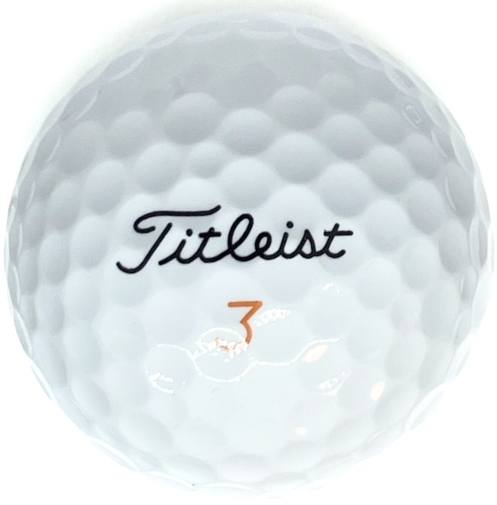 Detta är en vit golfboll, Titleist Velocity