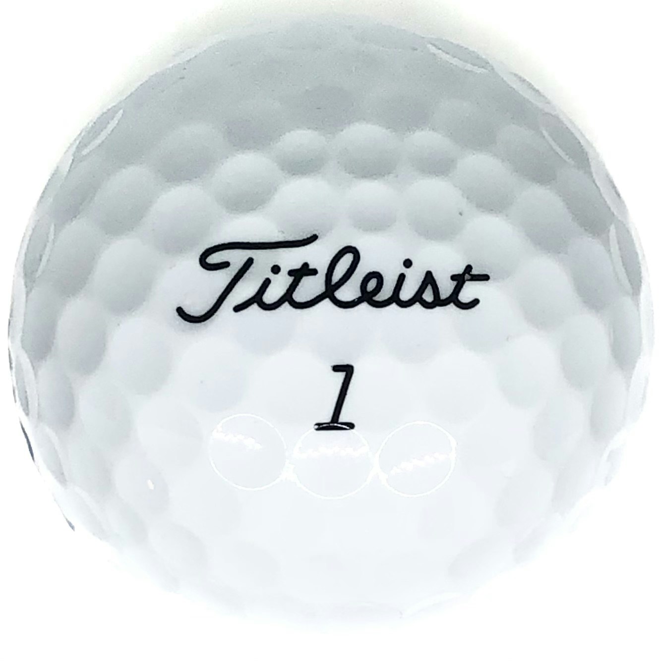 Detta är en vit golfboll, Titleist NXT Tour S