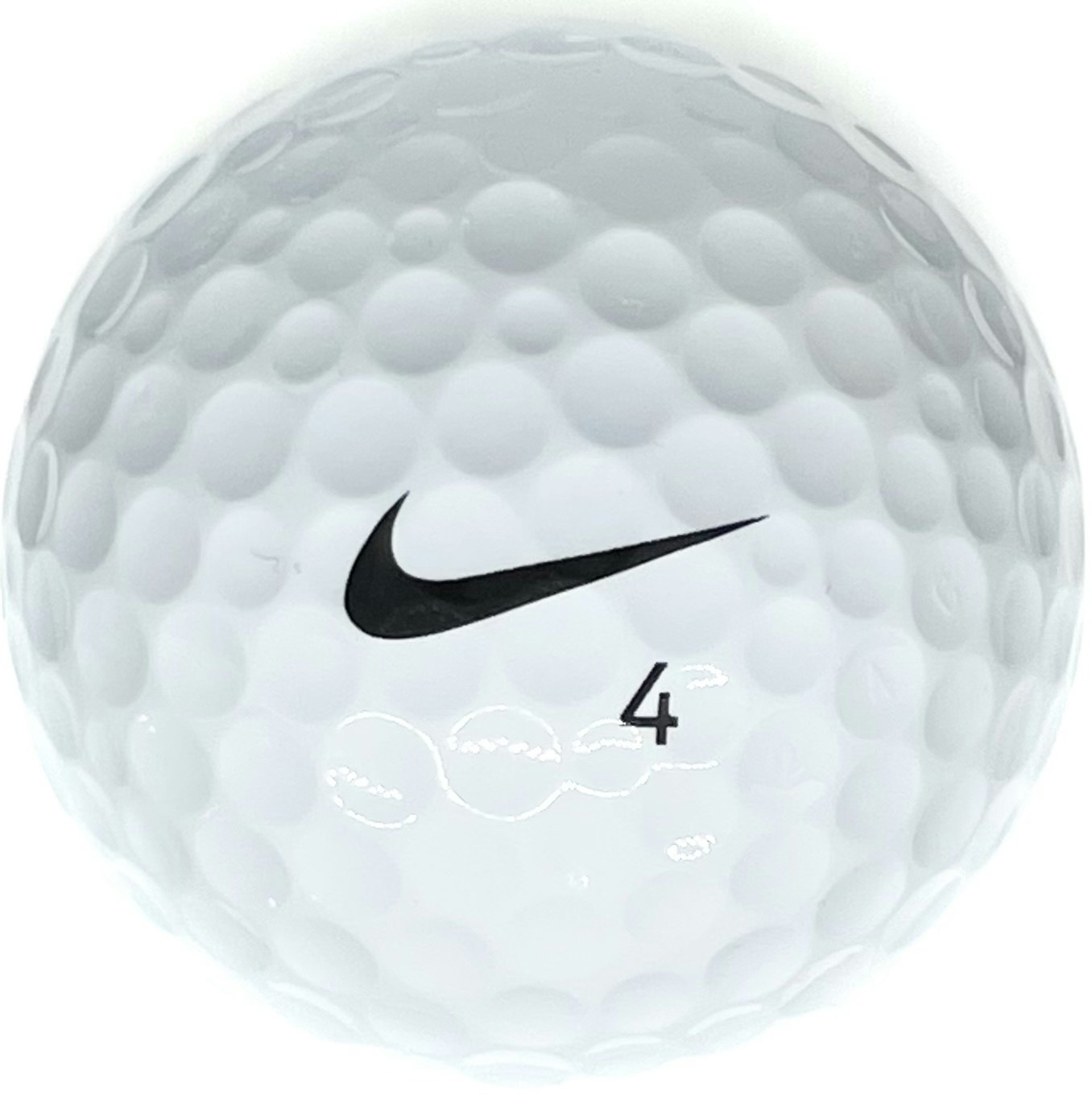 Detta är en vit golfboll, Nike One Vapor