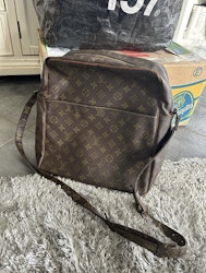 Louis Vuitton Marceau Axelremsväska