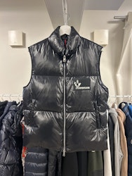 Moncler Banker Down Väst 1 - S NYSKICK!