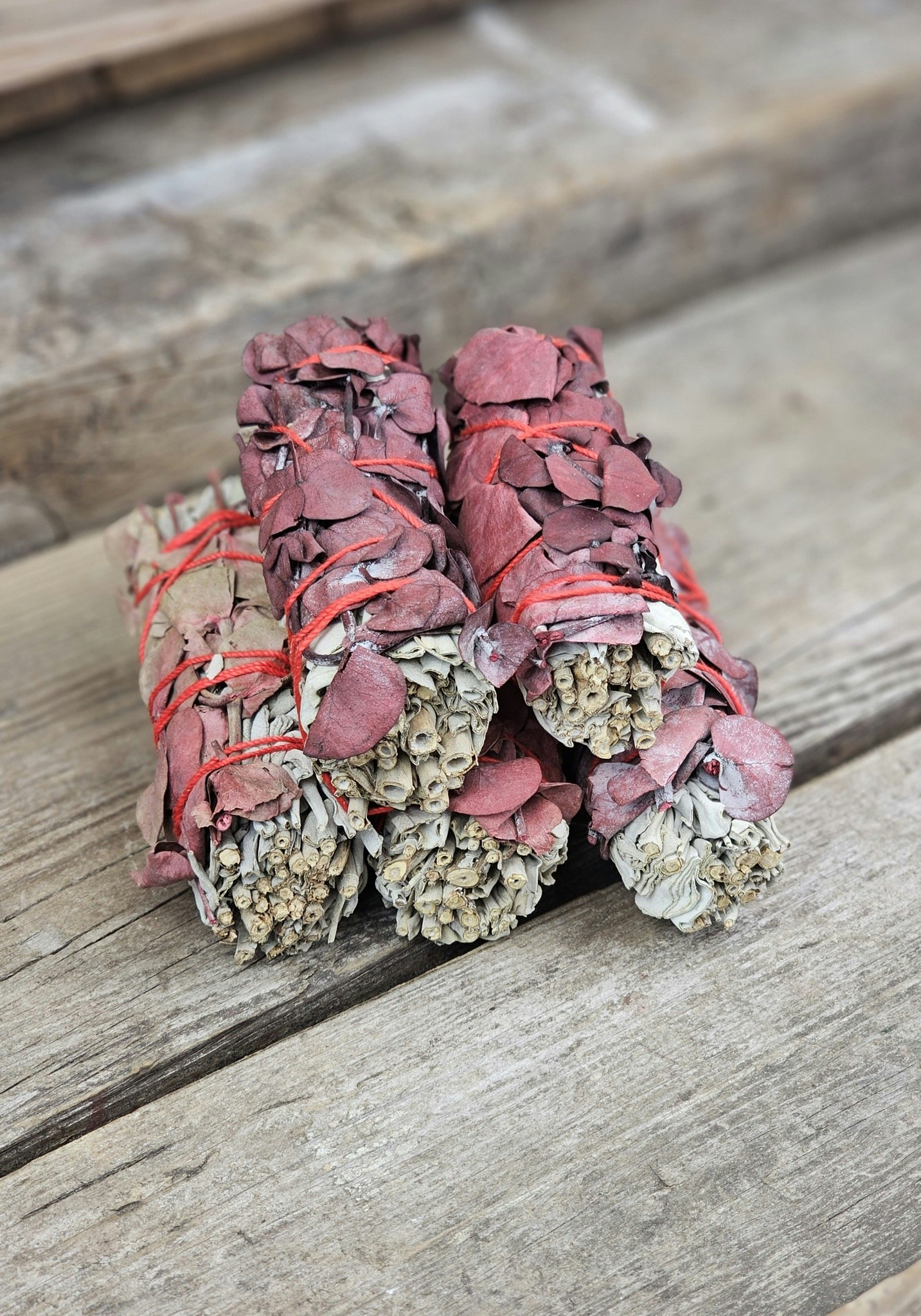 Vit Salvia i kombination med Eukalyptusblad & Dragons blood