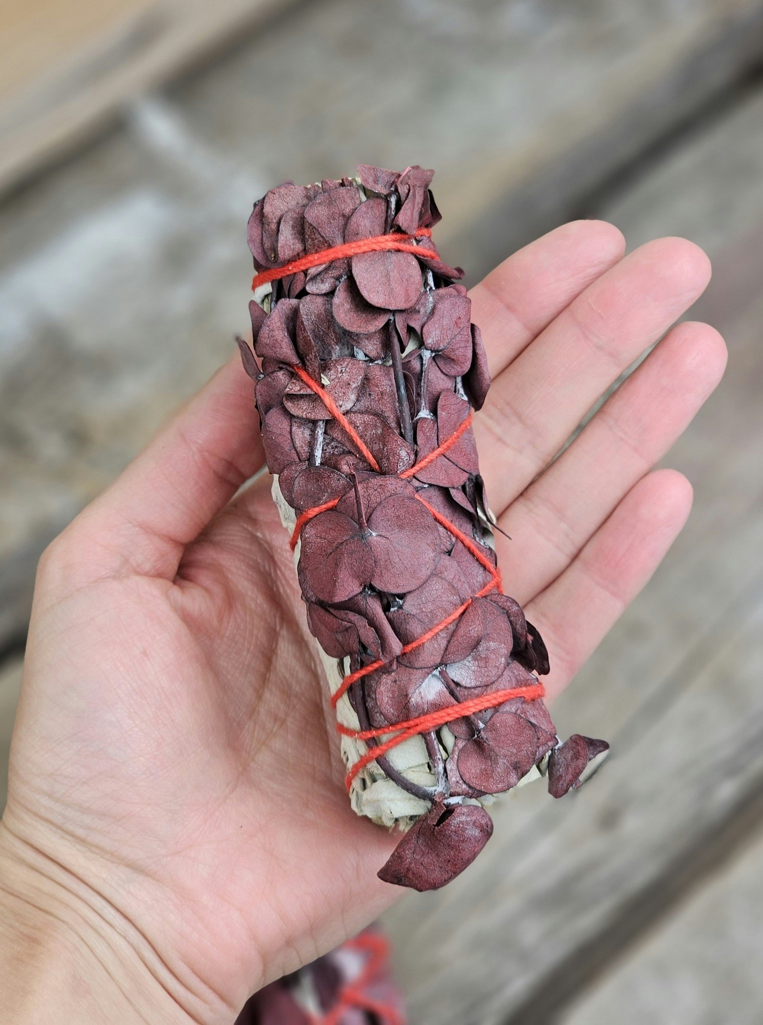 Vit Salvia i kombination med Eukalyptusblad & Dragons blood