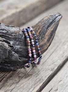 Rubin & Safir mix, armband 4mm facetterade pärlor