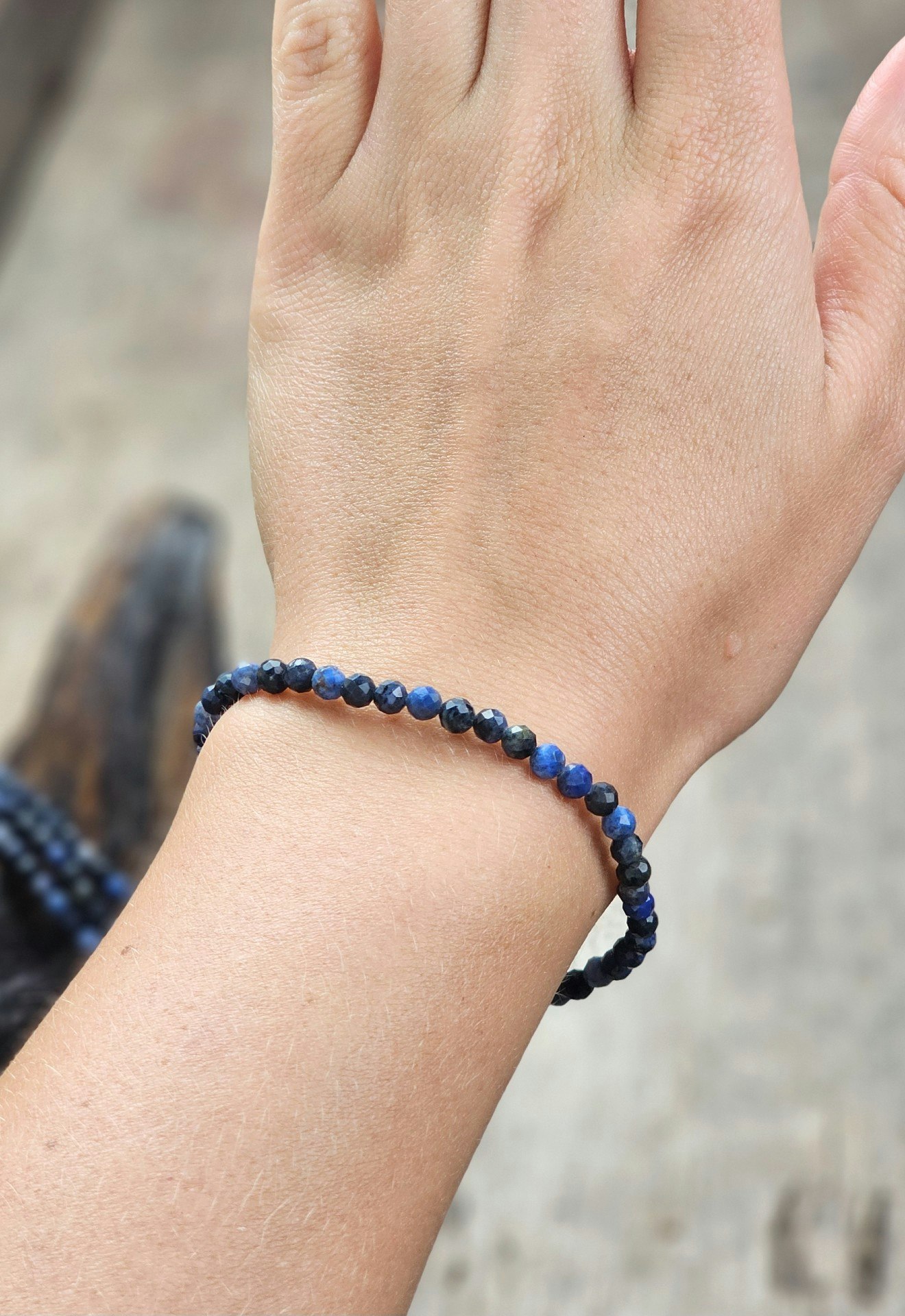 Dumortierit, armband 4mm facetterade pärlor