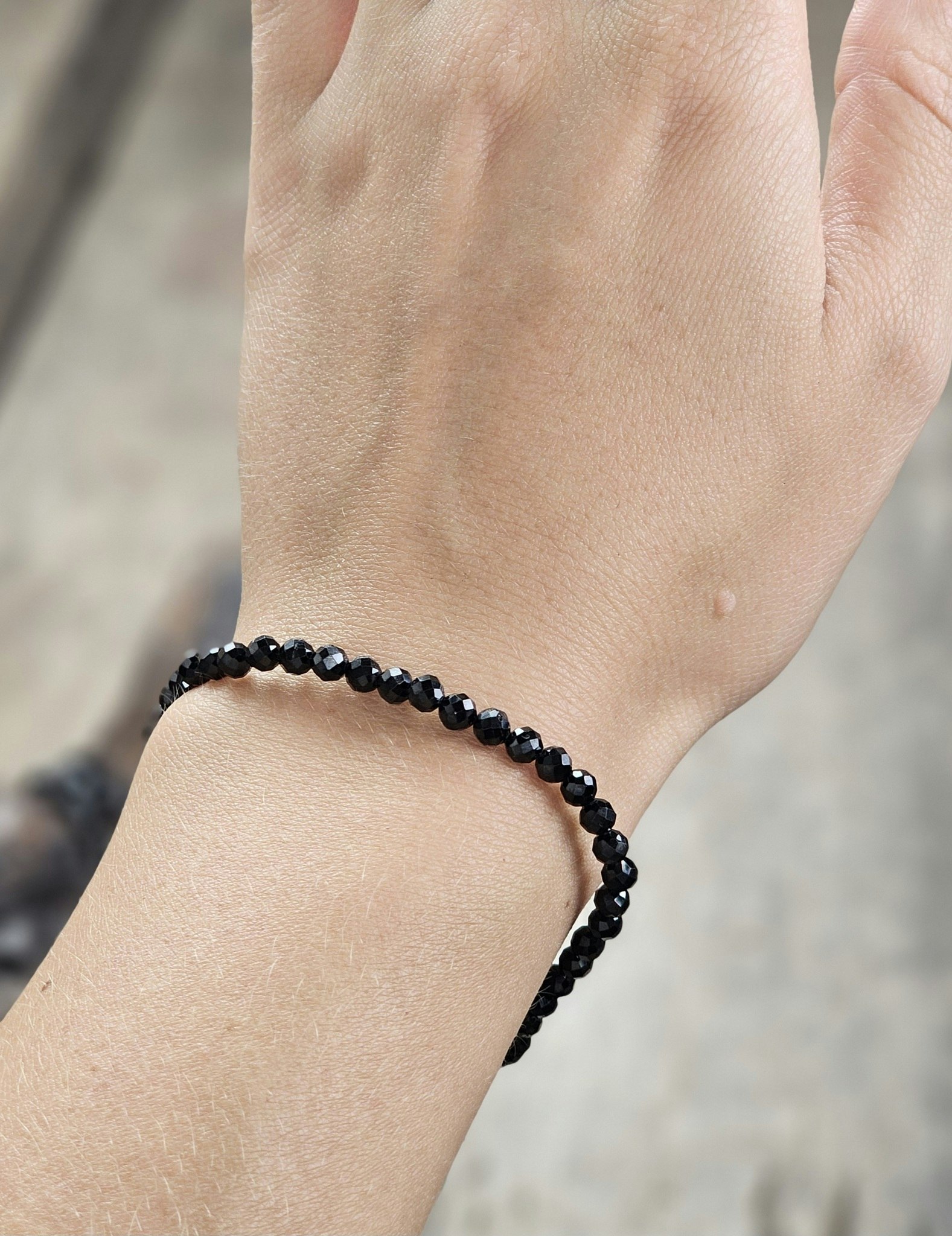 Svart Turmalin, armband 4mm facetterade pärlor