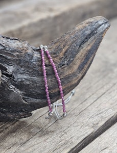 Rubin, armband 3mm facetterade pärlor macramé