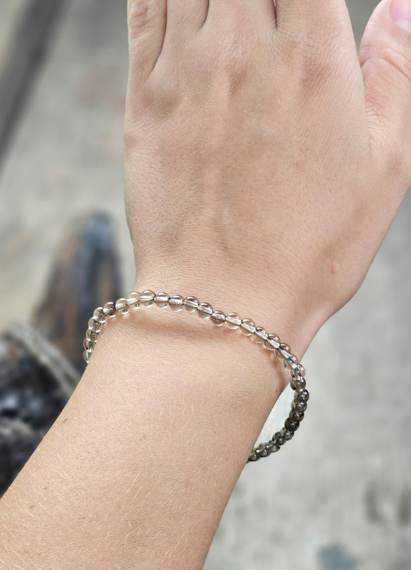 Rökkvarts, armband 4mm runda pärlor