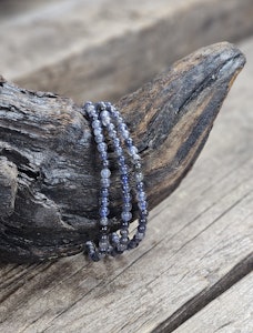 Iolit (Vattensafir), armband 4mm runda pärlor