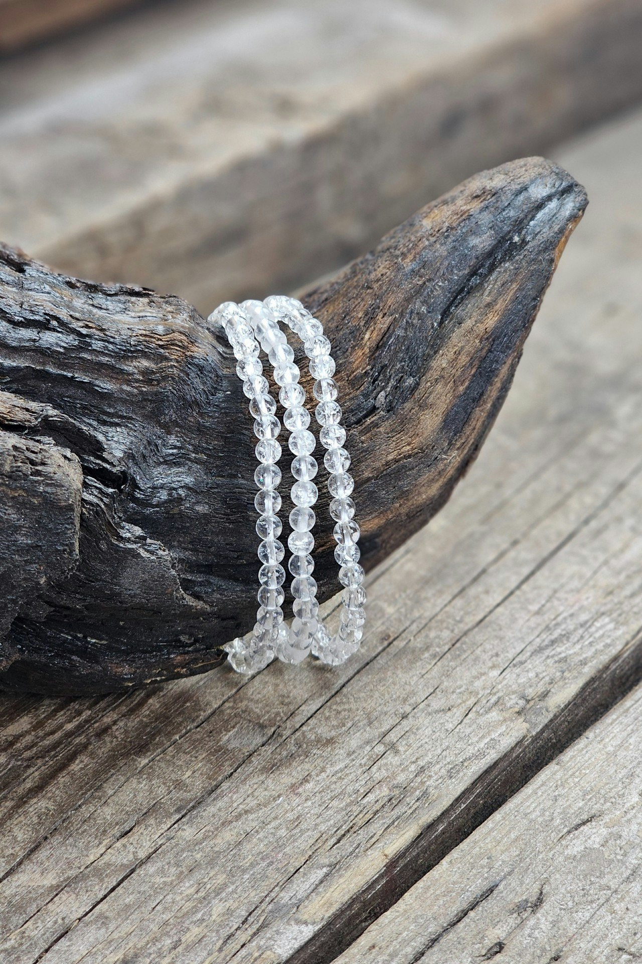 Krackelerad Bergkristall (Fire & Ice), armband 4mm runda pärlor