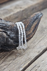 Krackelerad Bergkristall (Fire & Ice), armband 4mm runda pärlor
