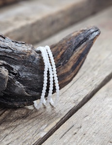 Vit Regnbågsmånsten, armband 4mm runda pärlor