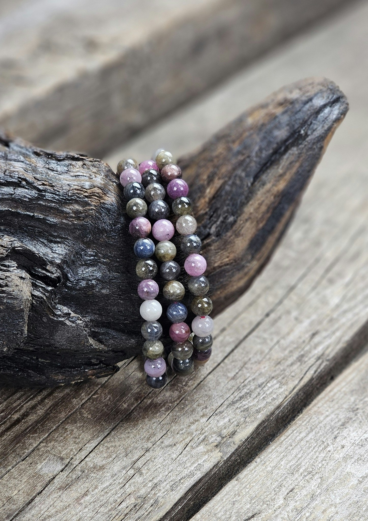Rubin & Safir mix, armband 6mm runda pärlor