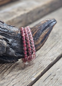 Jordgubbskvarts, armband 6mm runda pärlor